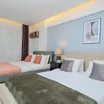 Bosphorus View With Spacious 3 Bedrooms * اسطنبول