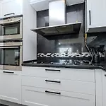 Bosphorus View With Spacious 3 Bedrooms شقة اسطنبول
