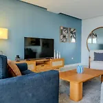 Bosphorus View With Spacious 3 Bedrooms اسطنبول