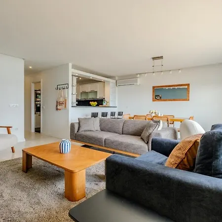 Bosphorus View With Spacious 3 Bedrooms Apartment Istanbul