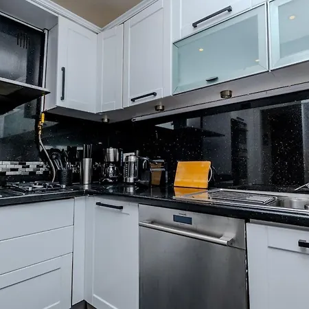 Bosphorus View With Spacious 3 Bedrooms イスタンブール